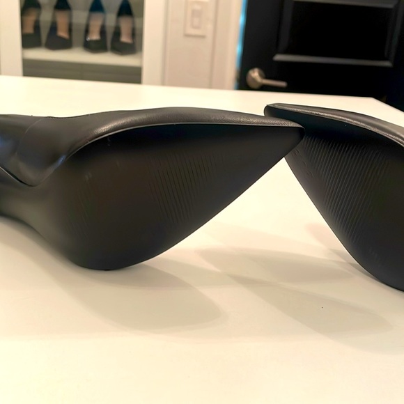 Guess Black Pumps - Picture 4 of 4